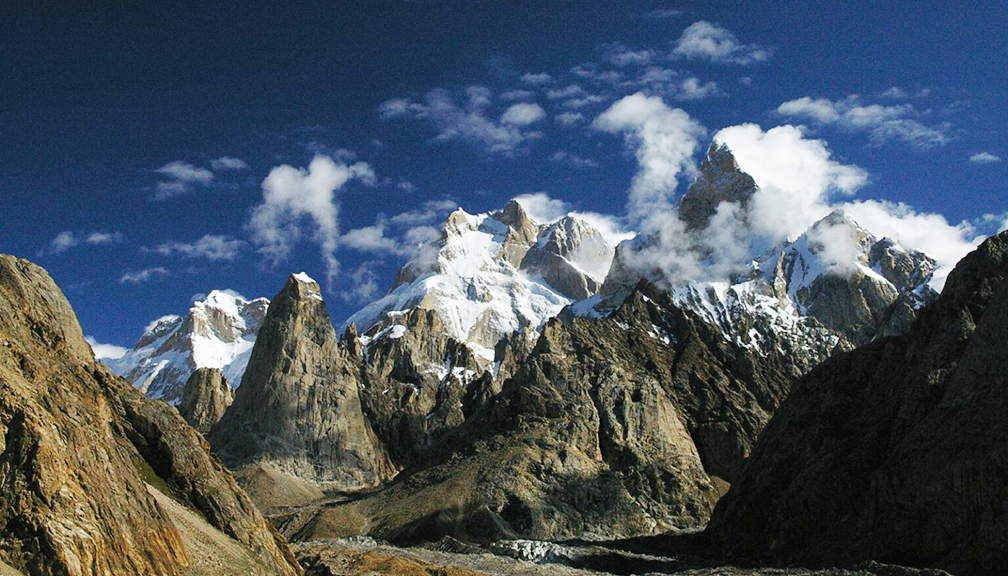 Adventurous teams tackle the Karakoram peaks in Pakistan this fall, seeking historic climbs and ideal alpine conditions