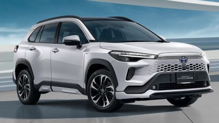 Toyota Corolla Cross 2024 Price in Pakistan (2025 Updated Variants & Specs) Toyota Corolla Cross 2024 parked showcasing design and style in Pakistan