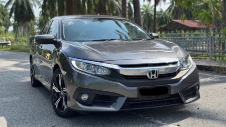 Used Honda Civic 2025 model parked in Karachi street