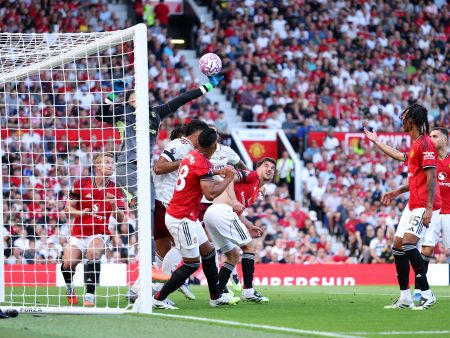 Fulham Fight Back to Hold Manchester United at Craven Cottage