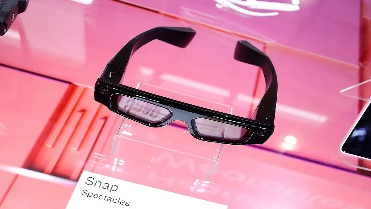 Snap OS 2.0: The Future of AR Glasses Unveiled