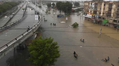 Heavy Rain Lashes Karachi, Multiple Areas Submerged