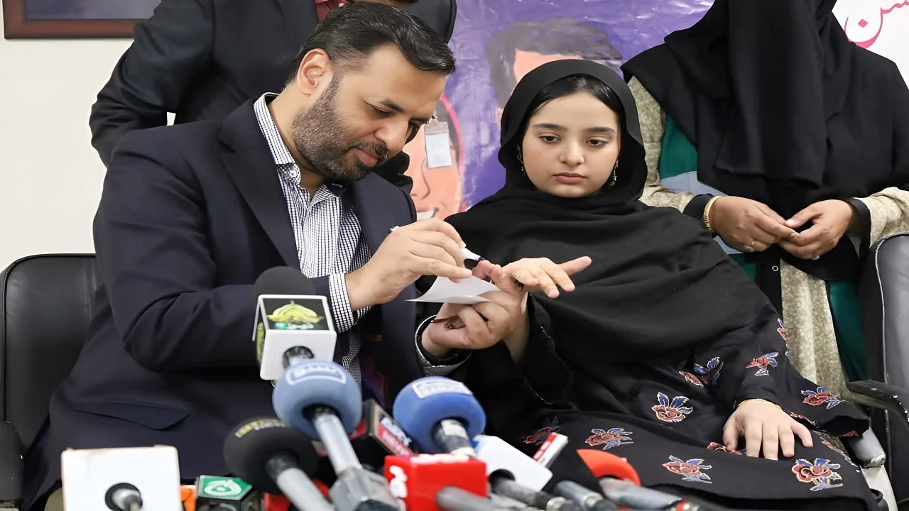 Health Minister Kamal Gets Daughter Vaccinated