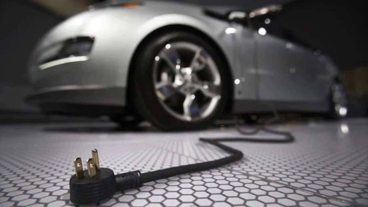 EV Manufacturers Warn of Setback as Sales Tax Rises to 18%