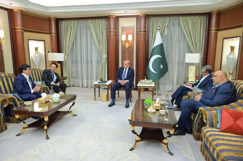 PM Meets AI Leader Emad Mostaque to Discuss Pakistan’s AI Roadmap